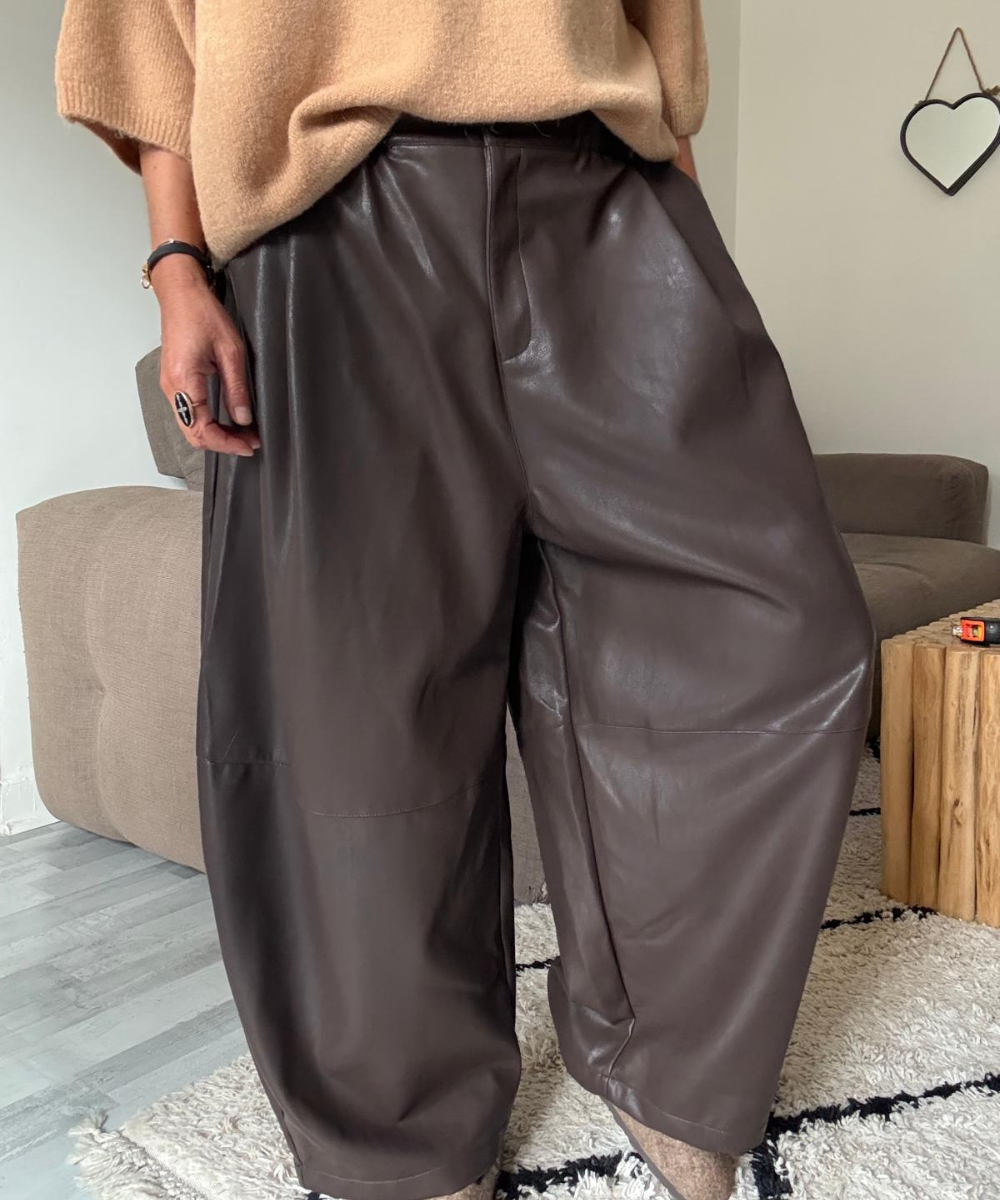 PANTALON LARGE EN SIMILI CUIR BRUNA