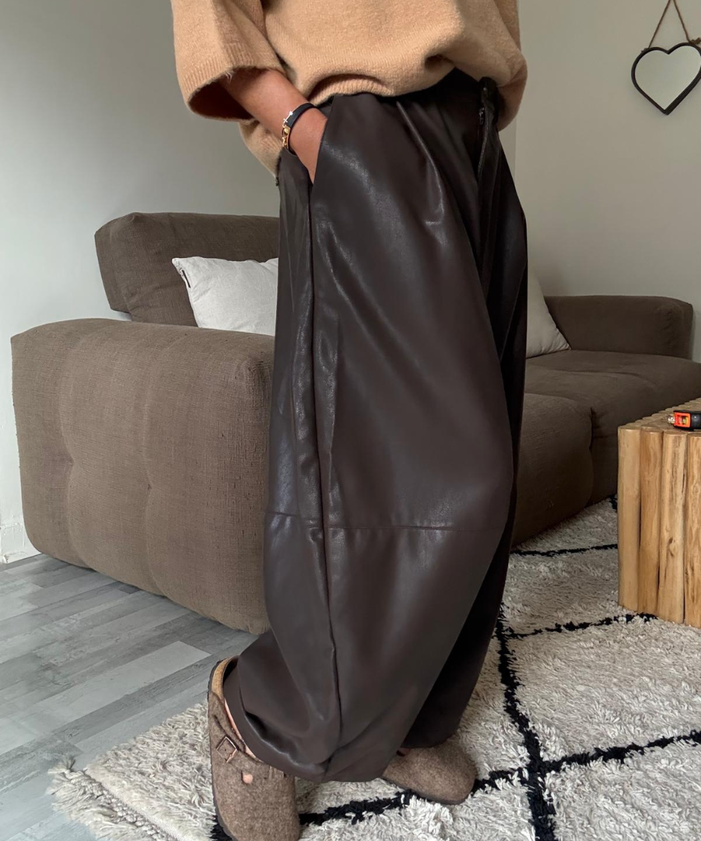 PANTALON LARGE EN SIMILI CUIR BRUNA